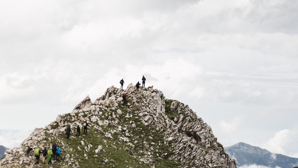 Grupo en la cumbre — OUTCAST
